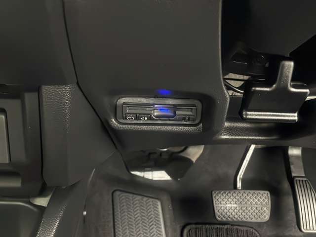 【アクセルブレーキ】『アクセルブレーキ周辺』の画像になります。写真の内容に関してご不明点、ご質問等がございましたらお気軽にガリバー店舗までお問い合わせください。