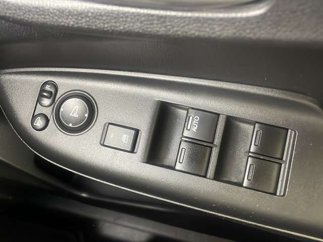 【窓操作部】『窓周辺/窓周辺装備』の画像になります。写真の内容に関してご不明点、ご質問等がございましたらお気軽にガリバー店舗までお問い合わせください。