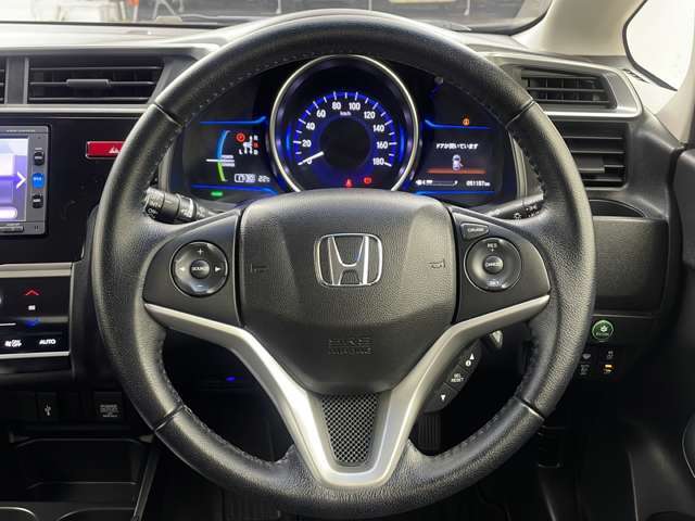 【ハンドル】『ハンドル/ステアリング』の画像になります。写真の内容に関してご不明点、ご質問等がございましたらお気軽にガリバー店舗までお問い合わせください。