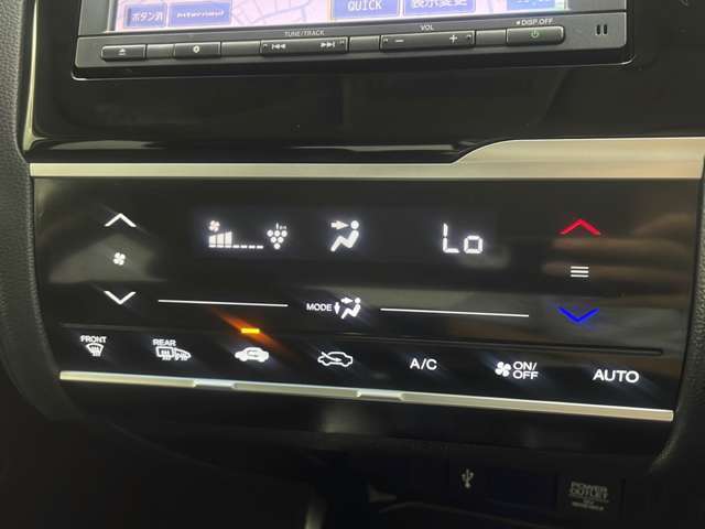【運転席操作部】『運転席周辺の装備』の画像になります。快適なドライブを楽しむための機能が装備されています！運転席から触れるので使いやすいです！