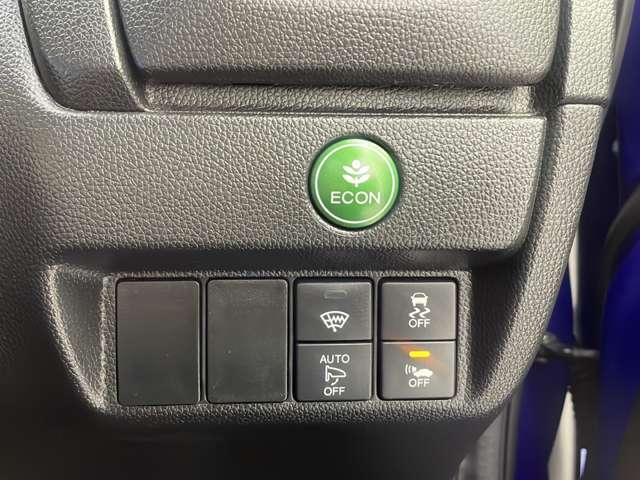 【運転席操作部】『運転席周辺の装備』の画像になります。快適なドライブを楽しむための機能が装備されています！運転席から触れるので使いやすいです！