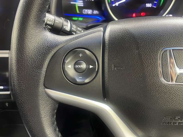 【運転席操作部】『運転席周辺の装備』の画像になります。快適なドライブを楽しむための機能が装備されています！運転席から触れるので使いやすいです！