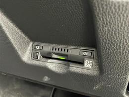 【ETC】有料道路を利用する際に料金所で停止することなく通過できる、ETC車載器（ノンストップ自動料金収受システム機器）が装備されています。セットアップを行うことで利用可能になります。