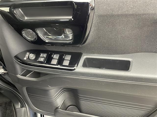 気になる車はお電話やメールで当店にお問い合わせください。なお、お電話での在庫の取り置きはできません。ご来場の際は、商談が重なる事が増えていますので事前に在庫有無をご確認くださいませ。