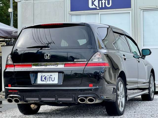 【プライバシーガラス】車外から車内を見えにくくしてプライバシーを保護してくれます。日焼けの原因の紫外線を反射し、日光の遮断もしてくれるので車内温度の上昇もおさえてくれ、エアコンも効きやすくなります。