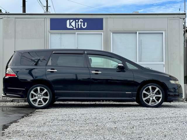 【アルミホイール】アルミホイールで使用するアルミ合金は軽い素材ですので鉄製のホイールに比べて燃費もよくなります。