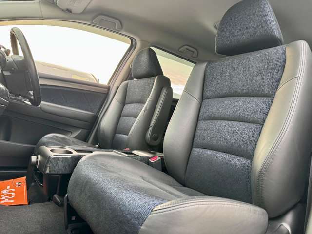 【助手席】シートクリーニングもバッチリ♪シートクリーナで除菌・殺菌済みでご安心してご利用いただけます。