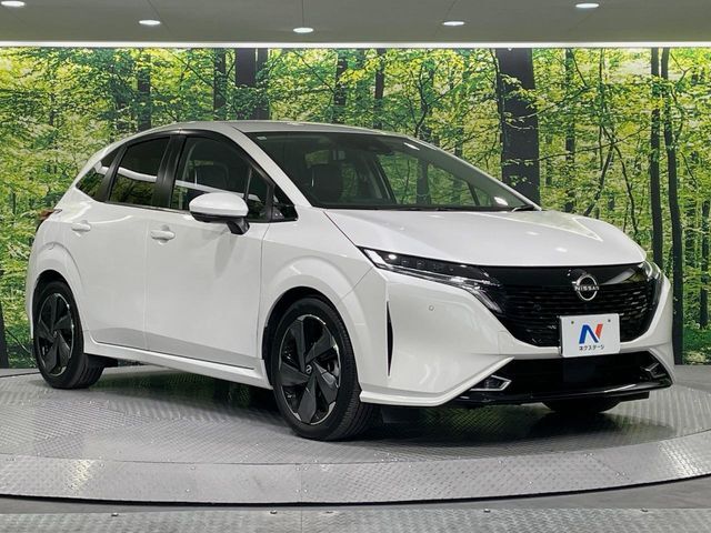 高透明度のガラス皮膜で撥水はもちろん、上質なツヤ・光沢を実現。紫外線や酸性雨から大切な愛車を保護し、色あせ・劣化を防止。「弾スプラッシュコート」、「弾プリミッサコート」からお選びいただけます。