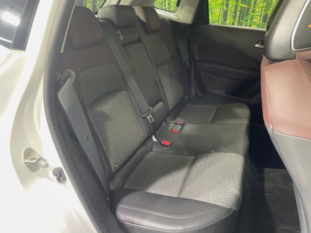 後部座席も気になるようなキズ・汚れやへたり等、大きなダメージはなく、良好な状態です。