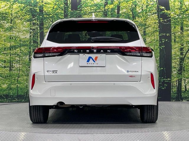 安心の最長10年・走行無制限保証（有償）をご用意。保証内容も充実はもちろん、無料点検＆オイル交換や、年中無休の全国・24時間ロードサービスも付帯されておりますのでご安心下さい。