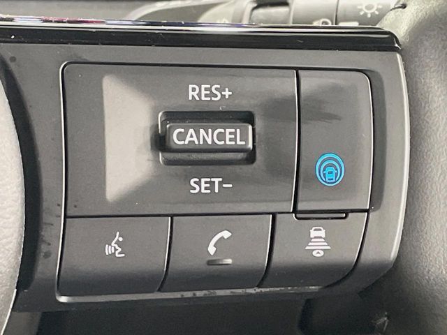 【プロパイロット】高速道路での長距離走行が楽に！！渋滞時と巡回走行のシーンで、アクセル・ブレーキ・ステアリングを自動で制御し、長距離運転の負担を軽減してくれます♪