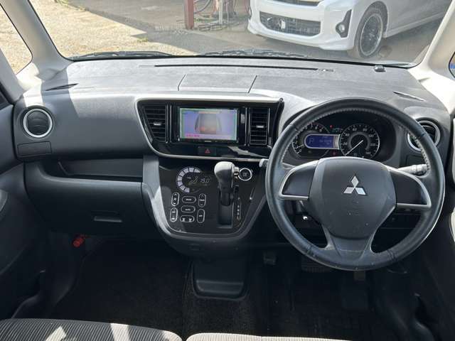 弊社ではコロナウウィルス対策といたしまして手洗いアルコール消毒の徹底、展示車のクリーニング・店舗内の除菌消毒を行っております。