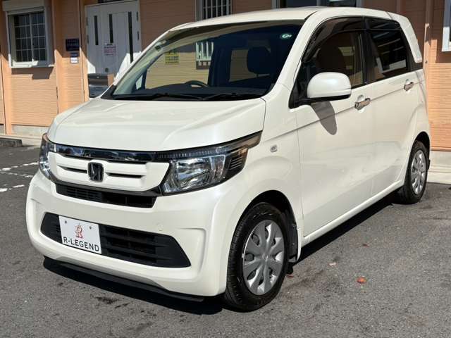 外装色はプレミアムホワイト・パールII【NH875P】  になります♪コンパクトな車体で洗車後の拭き上げも楽チンです♪