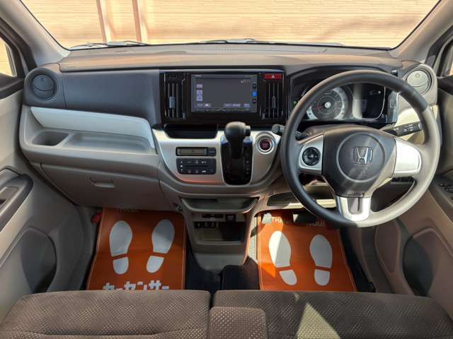 シフトは人気のインパネシフトなので扱いやすく、操作性◎♪目立つダメージはありません♪