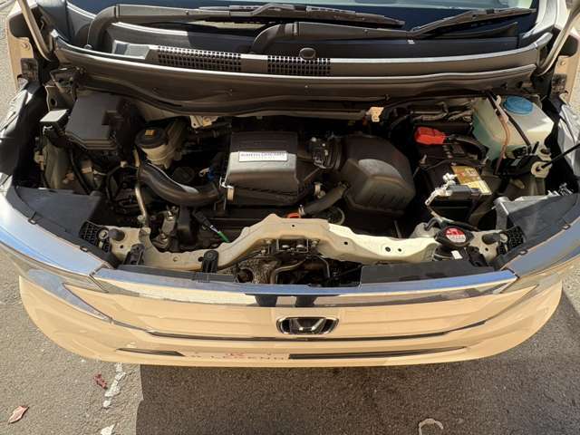 タイミングチェーン式のエンジンです♪面倒な距離に応じての交換などの手間なく、お乗り頂けます♪