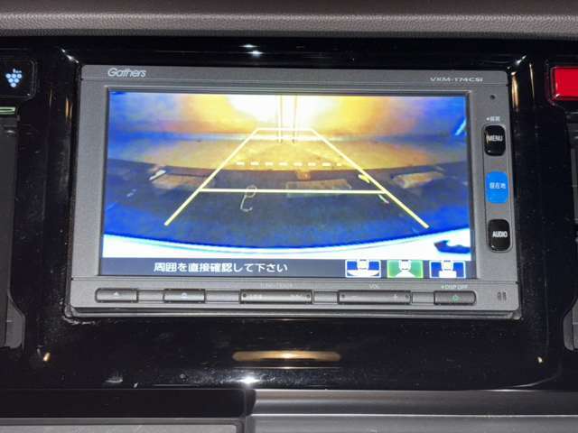 嬉しいバックカメラ付きです♪バック駐車が苦手な方でも安心して後方を確認する事が出来ます♪ガイドライン付きです♪