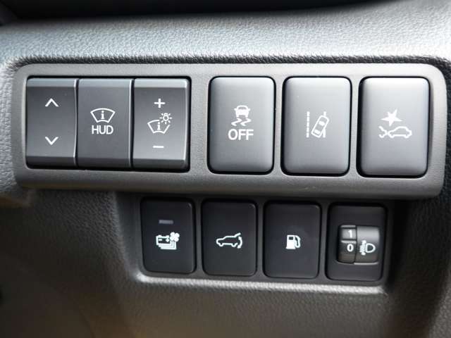 当社の全店在庫はお客様の最寄りの店舗でご相談させて頂きます。ご依頼いただいたお見積もりのご返答はお客様の最寄りの店舗にてご対応させて頂きます。不明点や質問がございましたらお気軽にお問い合わせください。