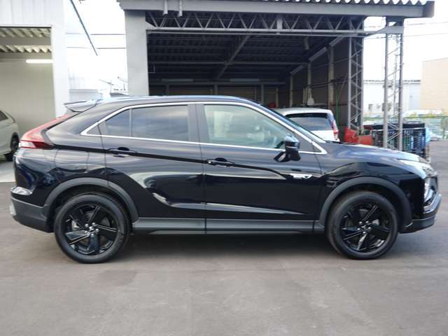 弊社は「車両価格」に「諸費用（自賠責保険料・税金・登録等に伴う費用）」を加えた、安心の「支払総額」で表示しております。