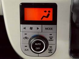 【後席シートヒーター】運転席助手席のみならず後席に乗る人への配慮がなされています。