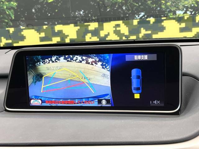 【バックカメラ】駐車時に後方がリアルタイム映像で確認できます。大型商業施設や立体駐車場での駐車時や、夜間のバック時に大活躍！運転スキルに関わらず、今や必須となった装備のひとつです！
