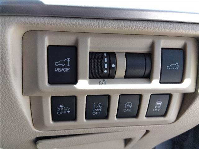 ワンオーナー☆4WD☆アイサイト8インチナビ☆Bluetooth接続☆バックカメラ☆ETC☆全車速追従クルーズ☆本革シート☆前席メモリー付パワーシート☆全席シートヒーター☆走行5.6万km☆試乗OK☆
