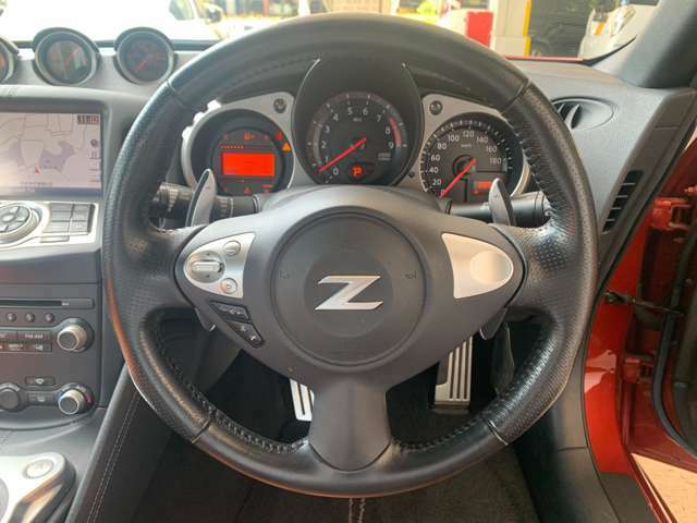 Zの運転席を是非座って体感してみて下さい。色々な装備がついているので、気になる装備を是非カーライフアドバイザーに聞いてみてください