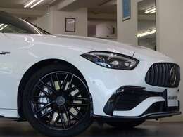 新開発の電子制御9速AT（9G-TRONIC）を、Mercedes-AMG用に最適化したAMGスピードシフトMCTを43モデルに初めて採用し、ダイナミックで快適な走りを実現！！　大出力に対応すべく
