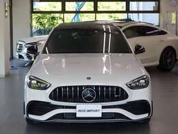 AMGフロントスポイラー・サイド＆リアスカート・AMGナイトパッケージ・19インチAMG5ツインスポークアルミホイールがダイナミックなスタイリングを演出！！　出力408PS（カタログ値）を発生する