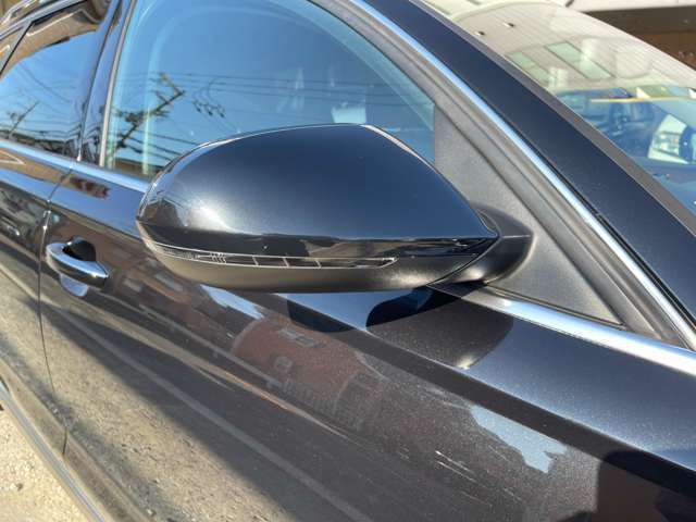 【自動格納機能付きミラー】自動格納ドアミラースイッチをAUTOの位置 (中立位置) にすると、ドアの施錠/解錠に連動して自動でドアミラーが格納/展開します♪