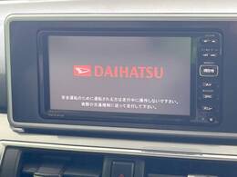 【純正ナビ】人気の純正ナビを装備しております。ナビの使いやすさはもちろん、オーディオ機能も充実！キャンプや旅行はもちろん、通勤や買い物など普段のドライブも楽しくなるはず♪