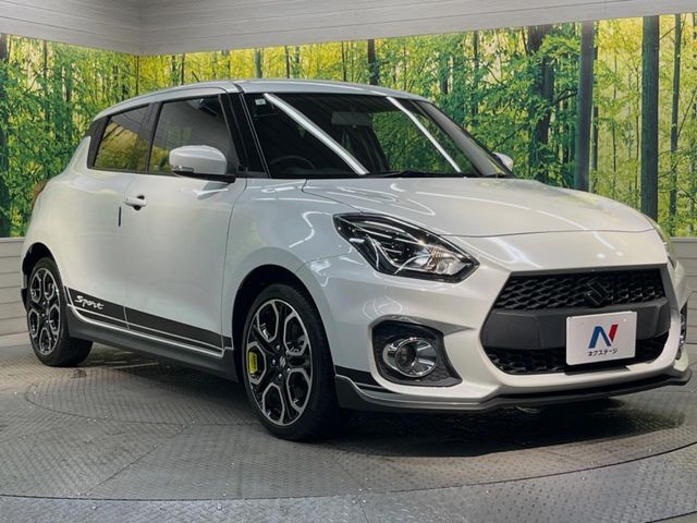 大好評のボディコーティング「弾スプラッシュコート」もご納車までに施工可能。通常のガラスコートと異なる、耐久年数6年の無機質ガラスコーティングが、ボディをキレイな状態に保ってくれます。
