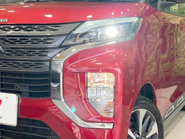 【LEDヘッドライト】悪天候や夜間走行時も良好な視界を確保し安心して運転できる高輝度LEDヘッドライトを装備！点灯速度が早く、消費電力も抑えられています。