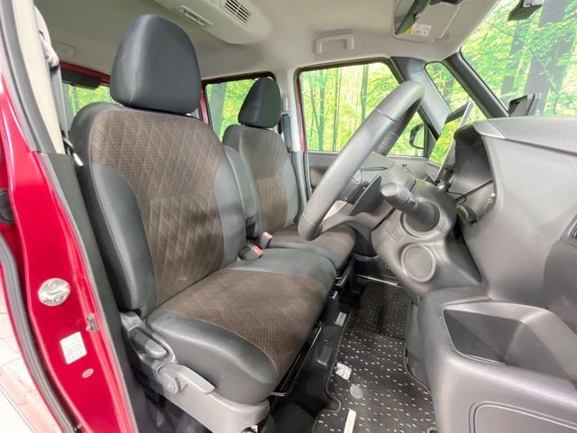 運転席シート廻りは使用感も少なく、良好な状態となっています。丁寧に使われていたことがよくわかりますね。