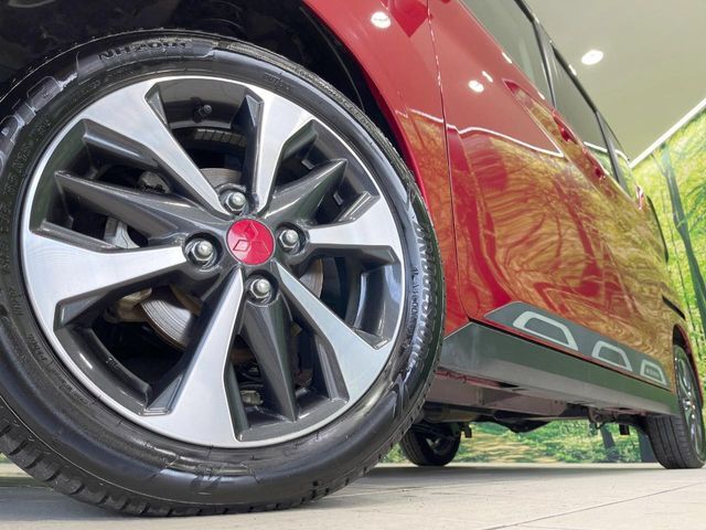【純正15インチアルミホイール】外観にマッチした純正アルミホイールを装着しております。各種社外アルミホイールや、スタッドレスタイヤも取扱いしております。是非ご相談ください♪