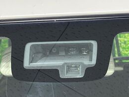 【スズキ　セーフティサポート】走行中に前方の車両等を認識し、衝突しそうな時は警報とブレーキで衝突回避と被害軽減をアシスト。より安全にドライブをお楽しみいただけます。