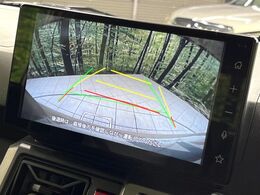 【バックカメラ】駐車時に後方がリアルタイム映像で確認できます。大型商業施設や立体駐車場での駐車時や、夜間のバック時に大活躍！運転スキルに関わらず、今や必須となった装備のひとつです！