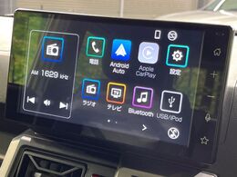 【ディスプレイオーディオ】お手持ちのスマートフォンとの連携で、ナビや音楽再生など各種アプリを使用可能。スマホに近い感覚でお使いいただけます♪
