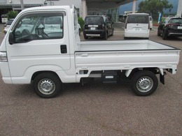 当店には、指定工場を併設しております。車検、点検整備もお任せ下さい。ホンダ車を知り尽くしたエキスパ-トサービスエンジニアがご対応させて頂きます。