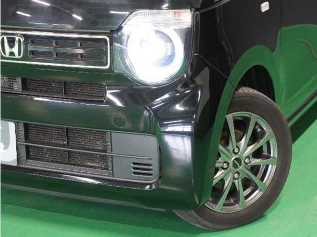 【ヘッドライト】省電力で長寿命の明るく運転しやすいLEDヘッドランプです。明るく照らすので暗い夜道からお客様を守ってくれます。