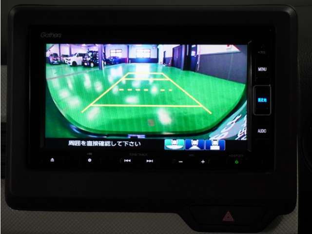 【バックカメラ】駐車が苦手な方でも安心してお乗りいただけます。リバース連動で画面が切り替わるのでとっても便利です。