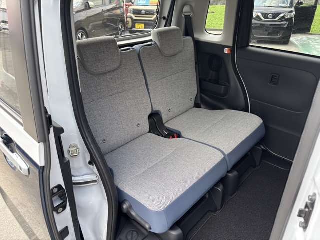 ★リアシート★綺麗・清潔に仕上げております♪内装の綺麗なお車は気持ちが良いですし、コンディションのいい車が多いです。前のユーザーが丁寧に使っていた証拠です(^^)