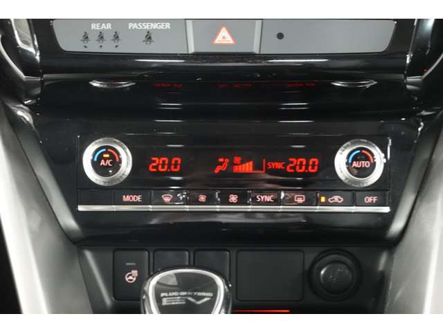 左右独立温度コントロール式フルオートエアコン