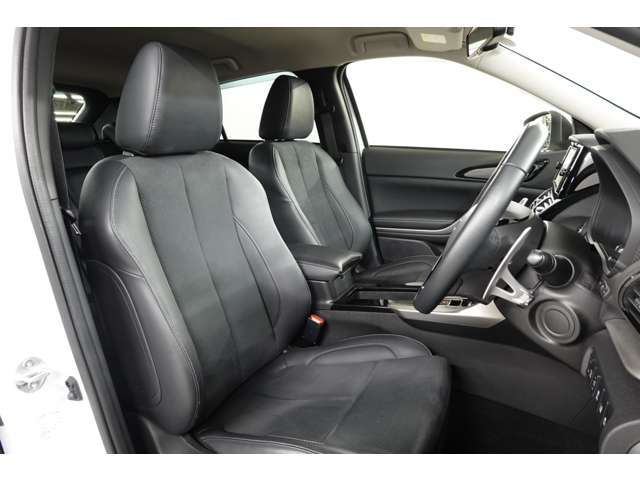 座り心地の良いハーフレザーシート　シートヒーターを装備