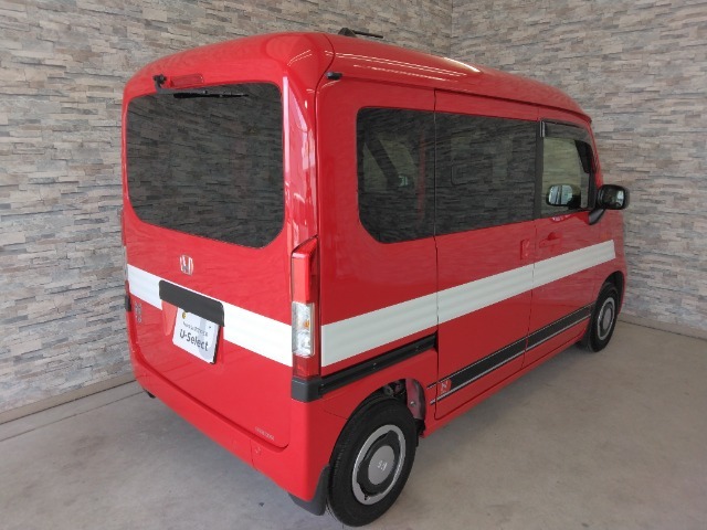 オプションになりますが、ボディーコーティングもご用意しております。新車の輝きに近づき、洗車などのお手入れも楽になりますよ。