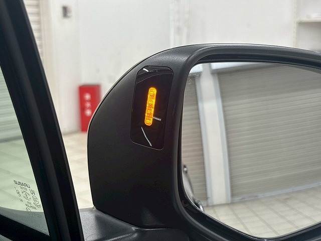 ブラインドスポットモニター装備。車線変更をしようとした時に車両があれば警報を鳴らしてくれます。