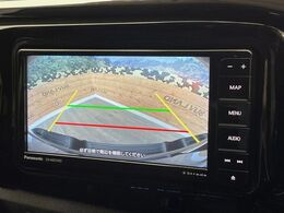【バックカメラ】駐車時に後方がリアルタイム映像で確認できます。大型商業施設や立体駐車場での駐車時や、夜間のバック時に大活躍！運転スキルに関わらず、今や必須となった装備のひとつです！