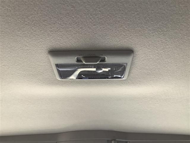 整備工場も併設しておりますので、当店で点検整備、車検受付も可能です。