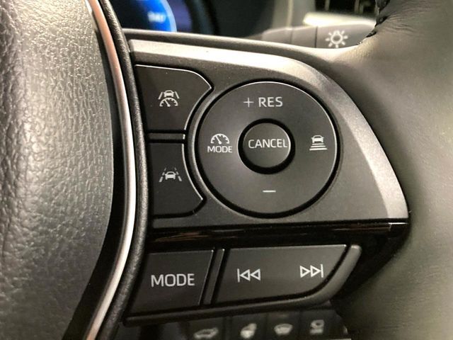 【レーダークルーズコントロール】高速道路での長距離走行が楽に！！自動で速度を保つクルーズコントロールが、衝突軽減システムと連携し、前方の車両を感知して車間を保つように速度調節してくれます！！