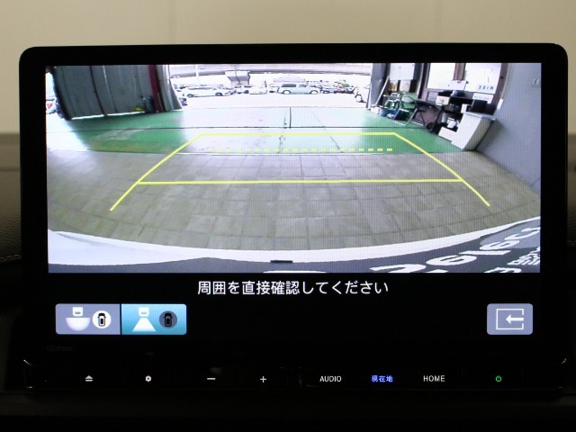 【バックカメラ】駐車時に後方がリアルタイム映像で確認できます。大型商業施設や立体駐車場での駐車時や、夜間のバック時に大活躍！運転スキルに関わらず、今や必須となった装備のひとつです！