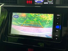 【バックカメラ】駐車時に後方がリアルタイム映像で確認できます。大型商業施設や立体駐車場での駐車時や、夜間のバック時に大活躍！運転スキルに関わらず、今や必須となった装備のひとつです！